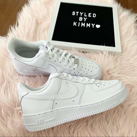 NIKE AIR FORCE 1 Triple White Sneakers Shoes - Picture 6 of 14